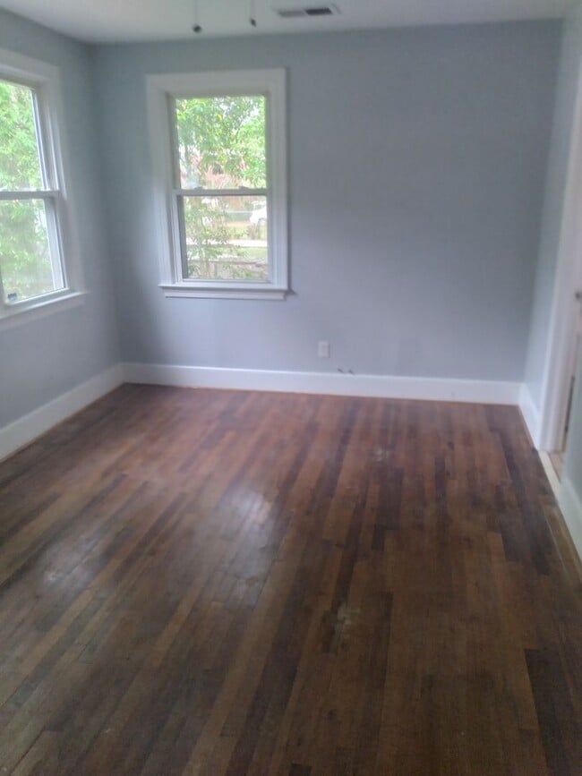 Photo - ROSEWOOD Beautiful 2 Bedroom 1 Bath