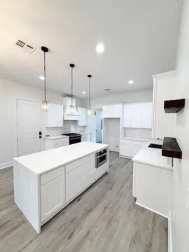 Photo - 2240 Caroline St