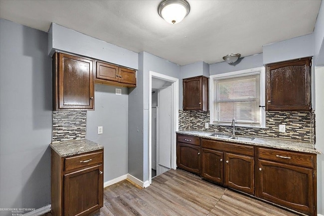 Photo - 20300 Gilchrist St