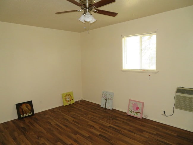 Dormitorio - Bel-Aire/Fairway Apartments