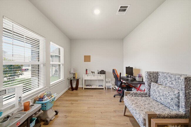 Photo - 21419 Waldenburg Pl