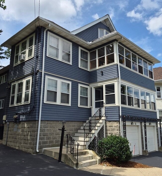 Building Photo - 14 Wildwood Ave Unit 1
