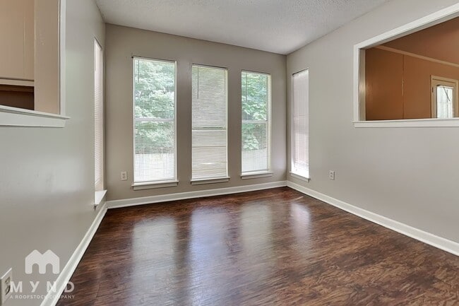 Photo - 2406 Jenwood St