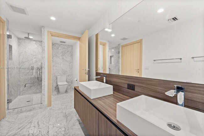 Photo - 1000 Brickell Plz