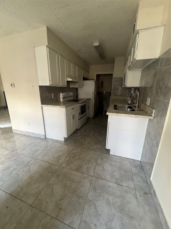 Photo - 12700 Leader St Unidad B