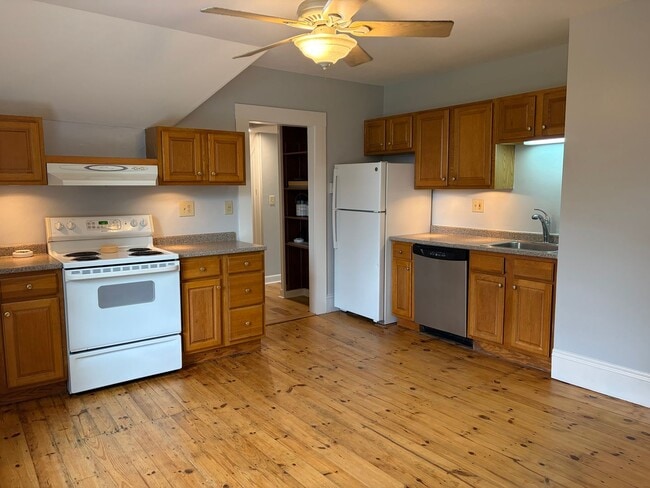 Building Photo - 16 Jameson Ave Unit 4
