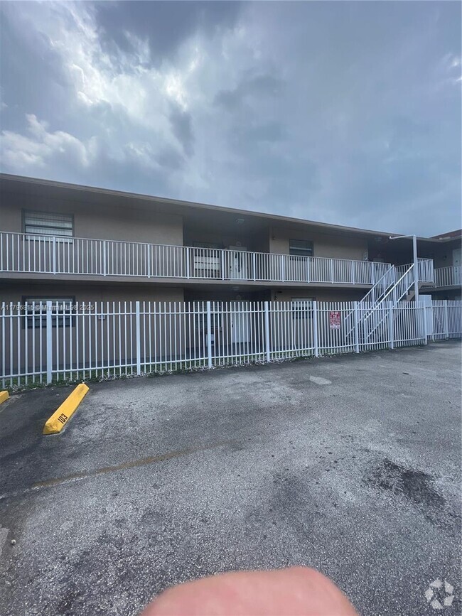 Building Photo - 2580 W 60th St Unit 102 Rental