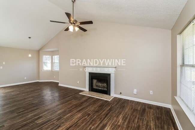 Photo - 155 Woodbridge Dr