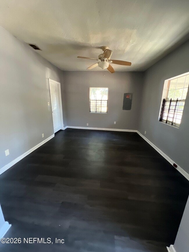 Photo - 2965 Dignan St