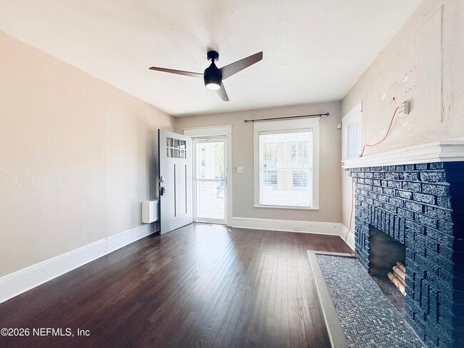 Photo - 3055 Rosselle St