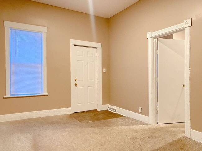 Photo - ZIGZAG, LLC:[TRAN][ZIGZAC][KT][CAG] 1942 S 16 ST Unit 1