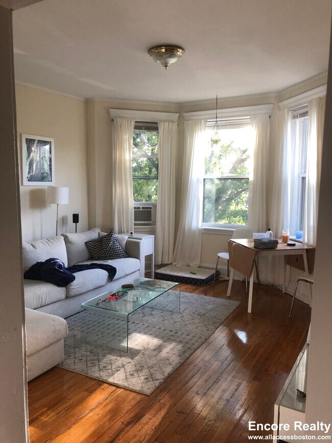 Building Photo - 360 Riverway Unit 23