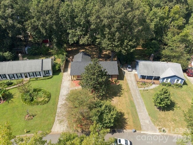 7724 Winterset Dr
