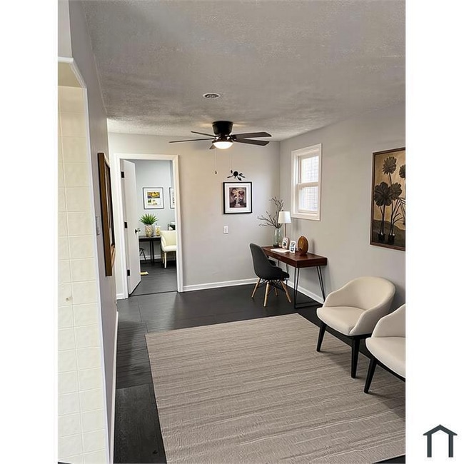 Photo - 3860 E 72nd St Unidad 1