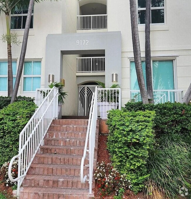 Building Photo - 9172 Collins Ave Unit 402 Rental