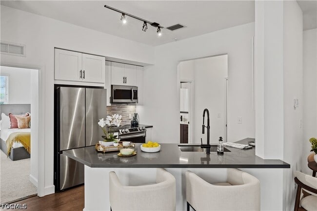 Building Photo - 12171 Treeline Ave Unit S9-111