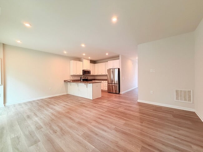 Photo - 137 Capeside Ct