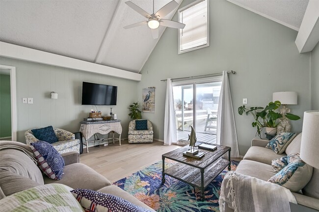 Photo - 16904 Beachcomber Dr