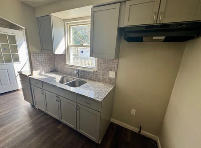 Photo - Single Family Home 3 beds 2 bath Available Now!