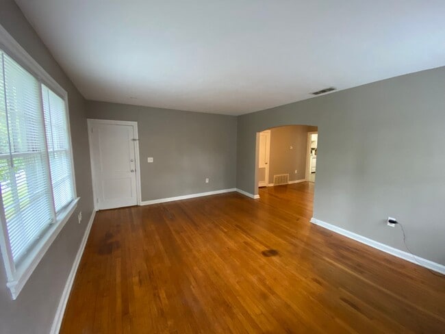 Building Photo - 1306 E Victory Dr Unit Apartment 4