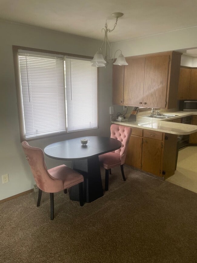 Photo - 2 bed, 2 bath, duplex across from park. Appleton!
