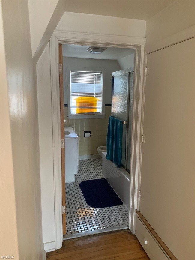 Photo - 4 br, 1.5 bath House - 648 Gunson St