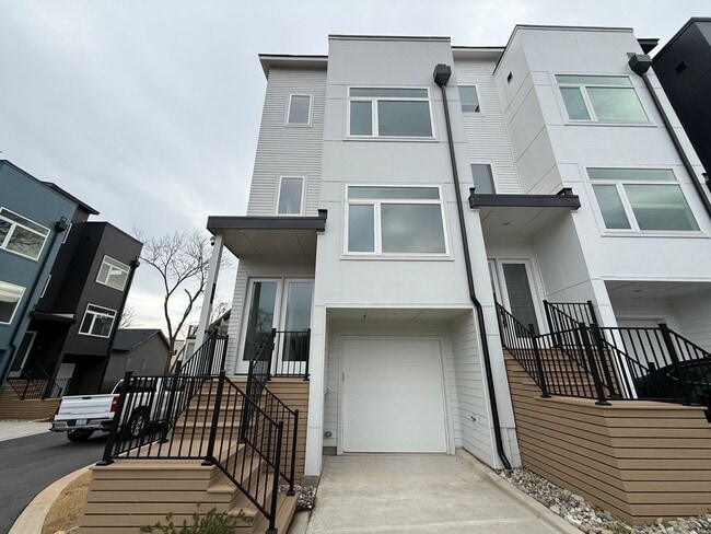 Building Photo - **OFFERING RENT PROMOTION FOR THE FIRST 6 MONTHS** Luxurious New Construction End Unit 4BD, 4BA D...