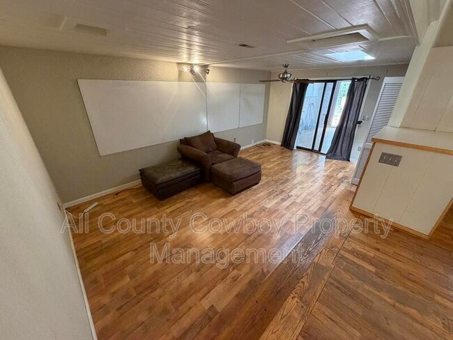 Photo - 1407 Ord St