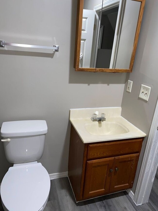 Photo - 1655 N Van Buren St Unit 5