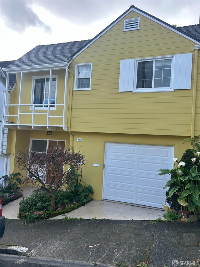 Building Photo - 255 Molimo Dr