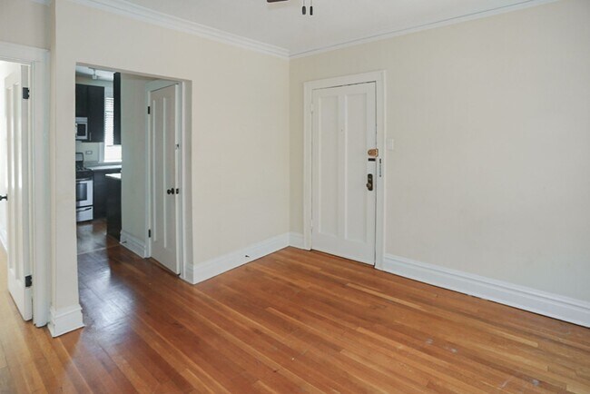 Photo - 4717 N Leavitt St Unit 1