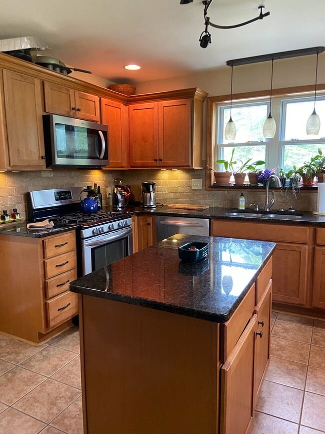 Beautiful 3 Bedroom / 2 Bathroom Home – Ma... - Beautiful 3 Bedroom / 2 Bathroom Home – Ma...