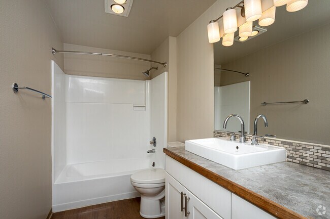 1BR, 1BA - 750SF - Martin at Meadowdale