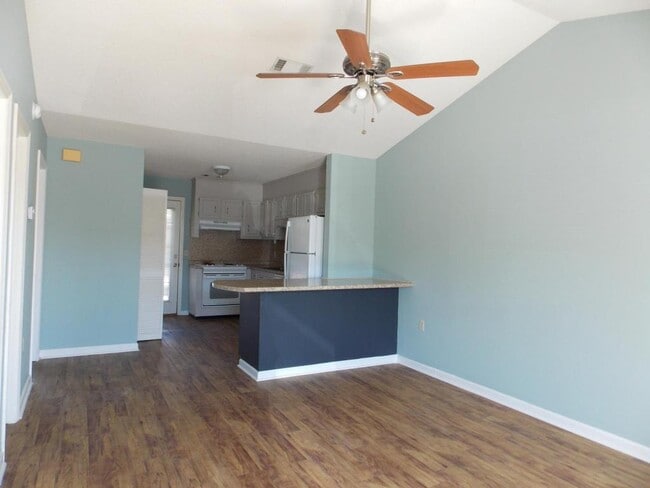 Photo - 140 Lanier Dr Unit 33 SW