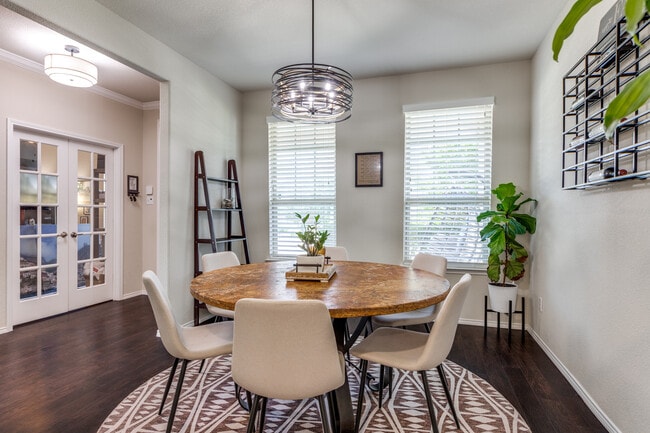 Photo - 1000 Marietta Ln