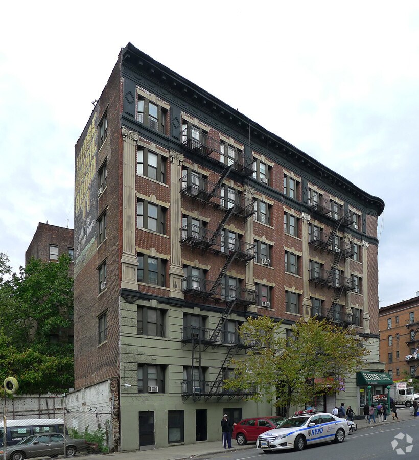 695 Saint Nicholas Ave - 695 Saint Nicholas Avenue