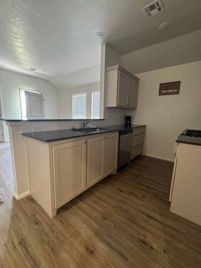 Photo - 1323 SW Oklahoma Ave Unit 1323 SW Oklahoma Apt A