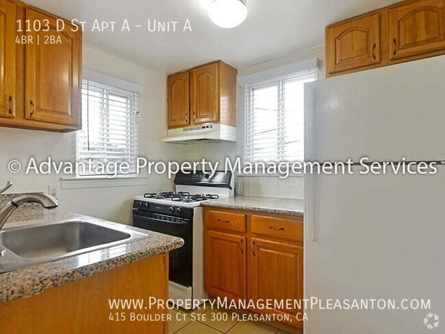 Building Photo - 4 bed/2 bath 1,477 sq ft Apartment Just Ou... Unit A