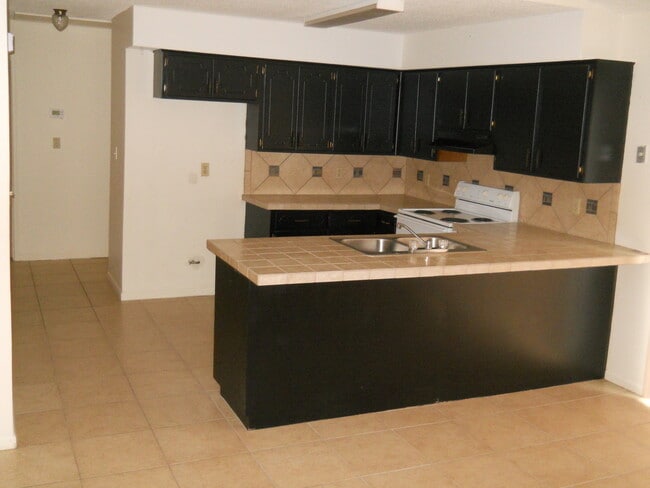 Photo - 3846MAN Unit MANORCOURT-3846MANO-A