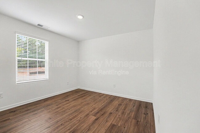Photo - 368 W 18th St