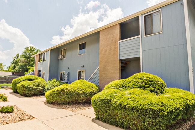 Building Photo - 1150 Bacchus Dr Unit 1150 Bacchus Rental