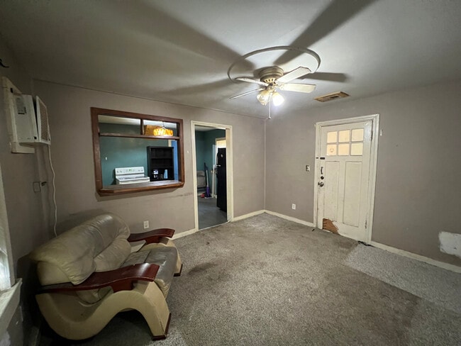 Photo - 706 Violet St