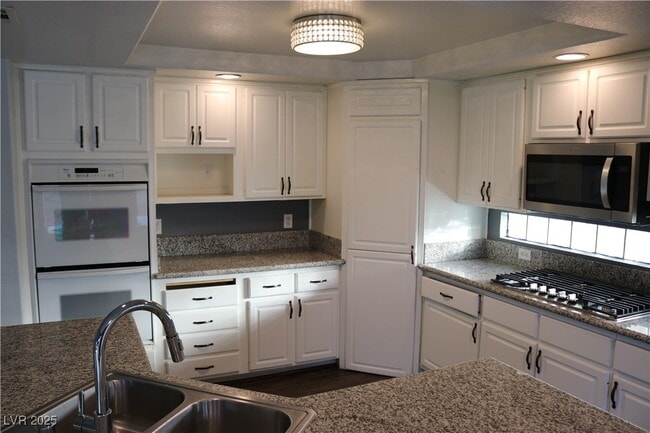 Photo - 3733 Deer Flats St