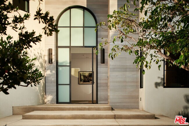 Photo - 3858 Hayvenhurst Dr