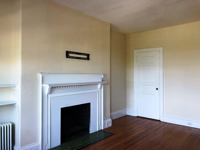 Photo - 470 Beacon St Unidad #8 Rental