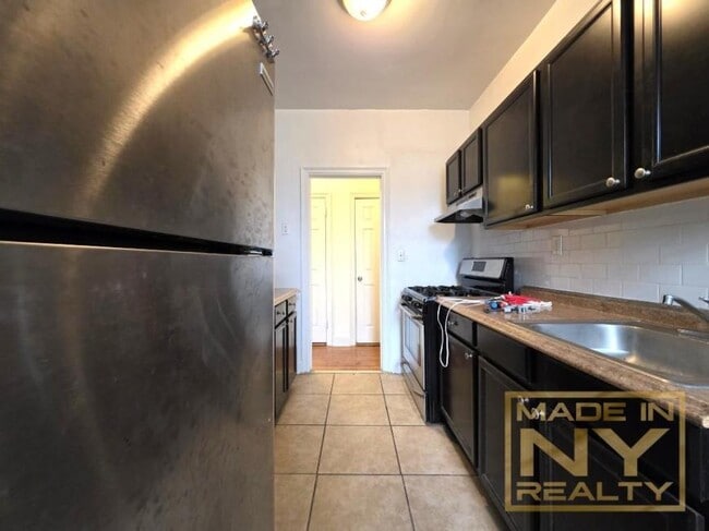 Building Photo - 1 bedroom in ASTORIA NY 11102 Unit 4B