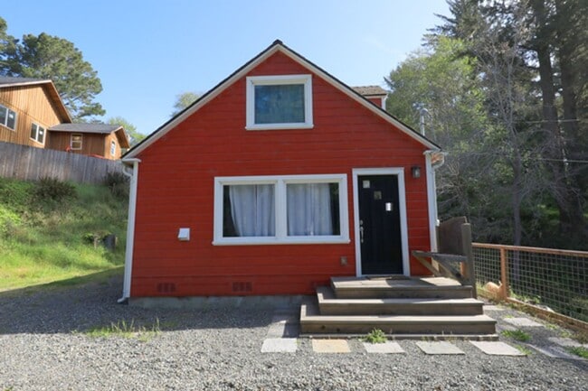 Photo - Artsy Studio in Westhaven with Attic Bedroom