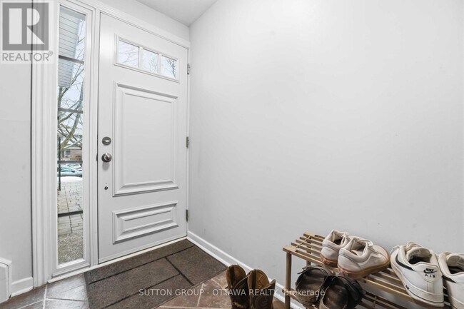 Photo - 43 Southview Crescent