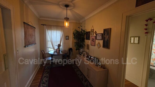 Photo - 602 N 10th Ave E