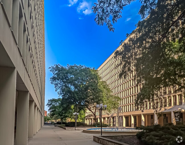 Building Photo - 1401 E 55th St Unit 707N Rental